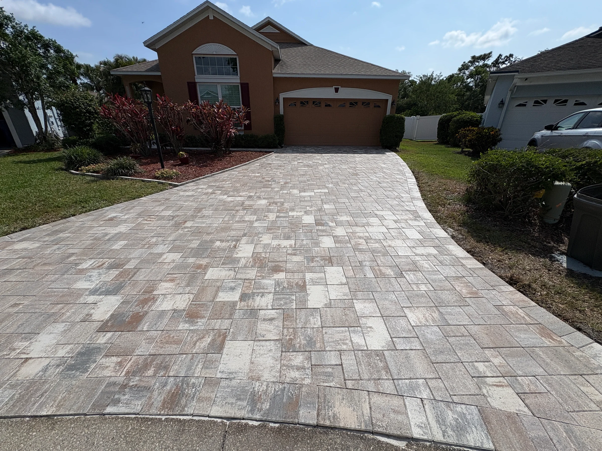Multi-tone paver driveway